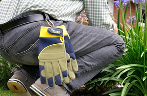   Gardening Gloves | www.justgardening.com 