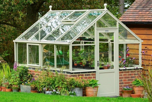  Greenhouse & Growing | www.JustGardening.com 