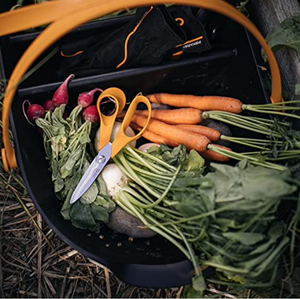 Fiskars Universal Garden Scissors S92 | www.justgardening.com