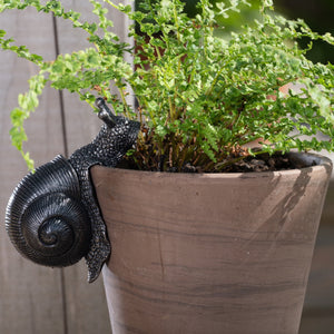 Snail Plant Pot Hanger | Snail Pot Buddy | www.justgardening.com