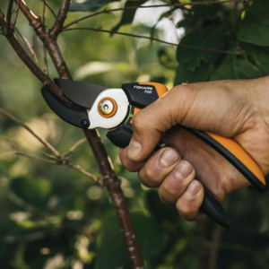 Fiskars Solid Pruner Anvil P361 | www.justgardening.com