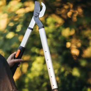 Fiskars SmartFit Telescopic Bypass Lopper LA6 | www.justgardening.com