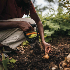 Fiskars Solid Hand Bulb Planter | www.justgardening.com