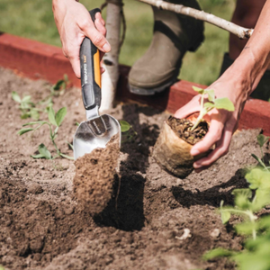 Fiskars Xact™ Hand Trowel | www.justgardening.com