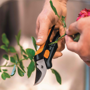 Fiskars Solid Snip Pruner Floral SP14 | www.JustGardening.com